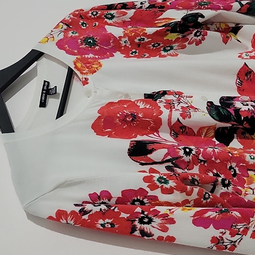 CABLE & GAUGE WOMEN'S FLORAL BUTTON DOWN SWEATER CARDIGAN - Picture 3 of 7